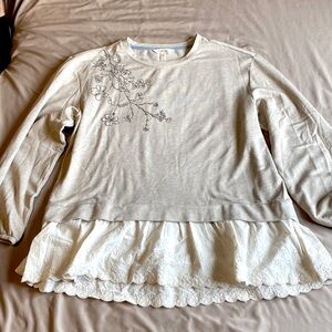 Matilda Jane sweater with embroidery flowers on chest and lace at bottom size Md